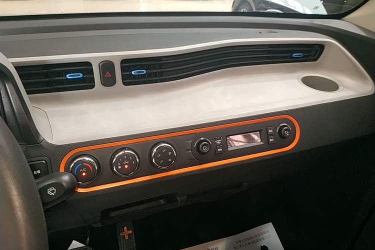 Used Wuling Hongguang MINIEV 2020 Freedom Version Lithium Iron Phosphate Audio And AC Panel