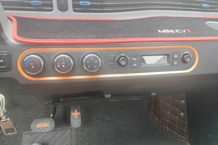 Used Wuling Hongguang MINIEV 2020 Enjoyment Model Lithium Iron Phosphate Audio And AC Panel