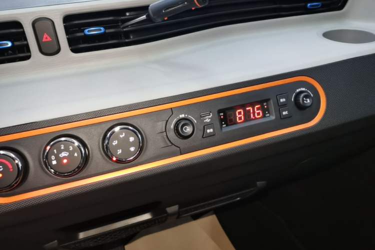 Used Wuling Hongguang MINIEV 2020 Freedom Version Lithium Iron Phosphate Audio And AC Panel