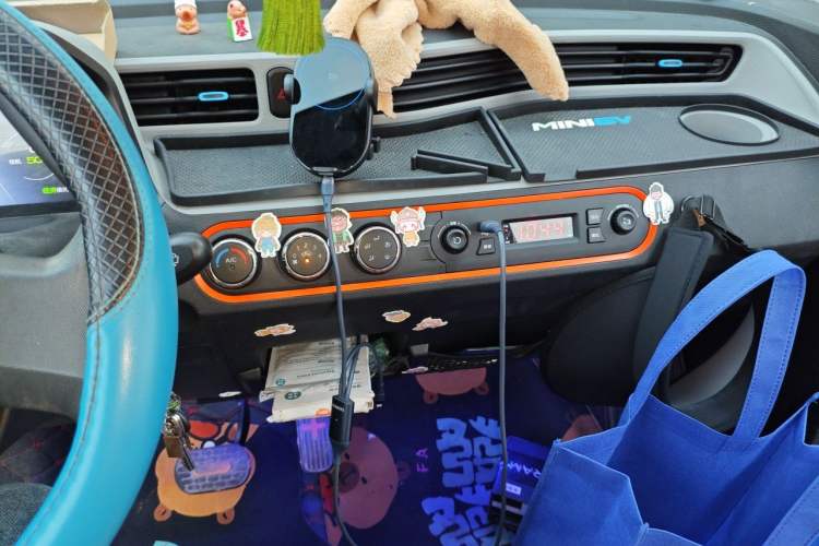 Used Wuling Hongguang MINIEV 2020 Zizai Version Lithium-NMC Audio And AC Panel
