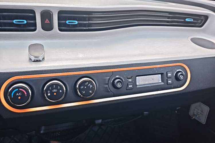 Used Wuling Hongguang MINIEV 2020 Freedom Version Lithium Iron Phosphate Audio And AC Panel