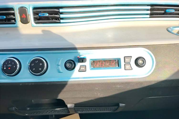 Used Wuling Hongguang MINIEV 2020 Freedom Version Lithium Iron Phosphate Audio And AC Panel