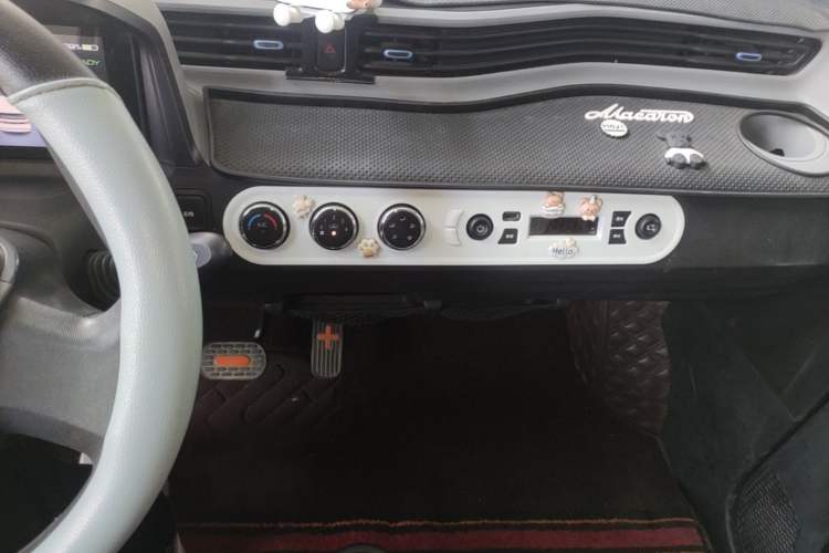 Used Wuling Hongguang MINIEV 2020 Freedom Version Lithium Iron Phosphate Audio And AC Panel
