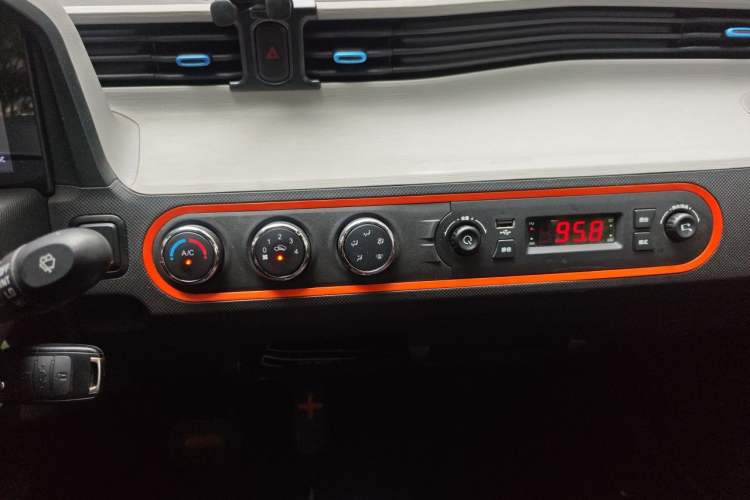 Used Wuling Hongguang MINIEV 2020 Enjoyment Model Lithium Iron Phosphate Audio And AC Panel