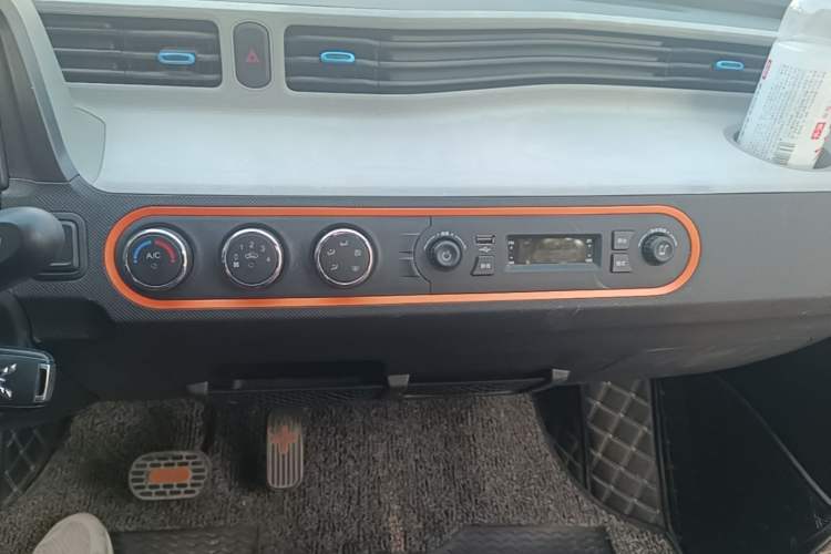 Used Wuling Hongguang MINIEV 2020 Freedom Version Lithium Iron Phosphate Audio And AC Panel
