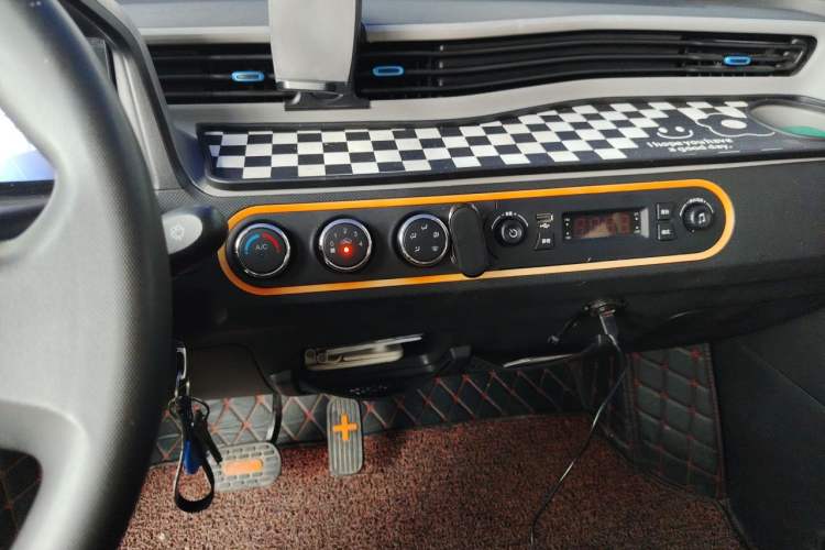 Used Wuling Hongguang MINIEV 2020 Zizai Version Lithium-NMC Audio And AC Panel