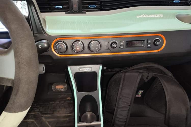 Used Wuling Hongguang MINIEV 2020 Freedom Version Lithium Iron Phosphate Audio And AC Panel