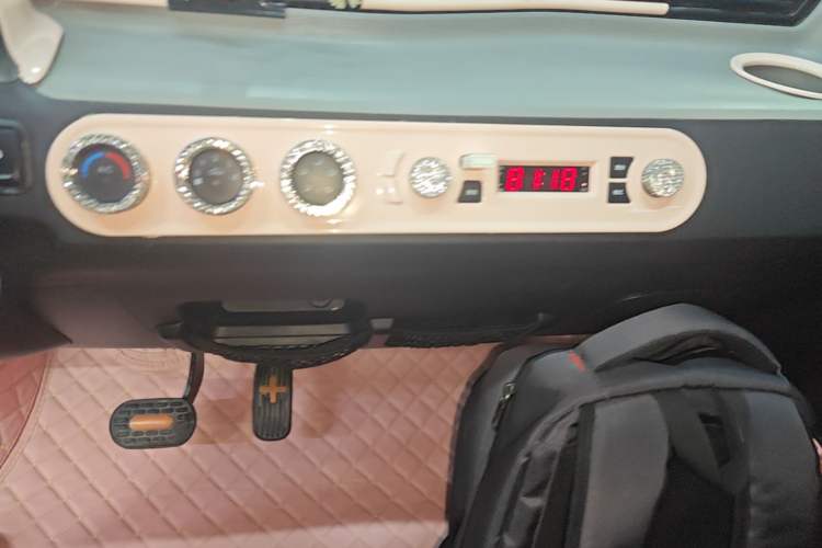 Used Wuling Hongguang MINIEV 2020 Enjoyment Model Lithium Iron Phosphate Audio And AC Panel