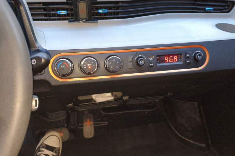 Used Wuling Hongguang MINIEV 2020 Freedom Version Lithium Iron Phosphate Audio And AC Panel