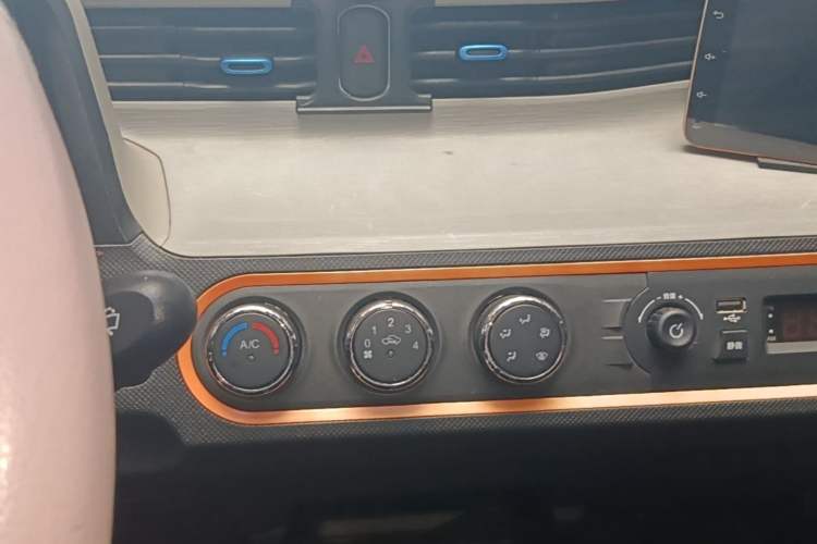 Used Wuling Hongguang MINIEV 2020 Zizai Version Lithium-NMC Audio And AC Panel