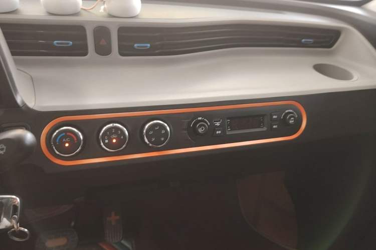 Used Wuling Hongguang MINIEV 2020 Freedom Version Lithium Iron Phosphate Audio And AC Panel