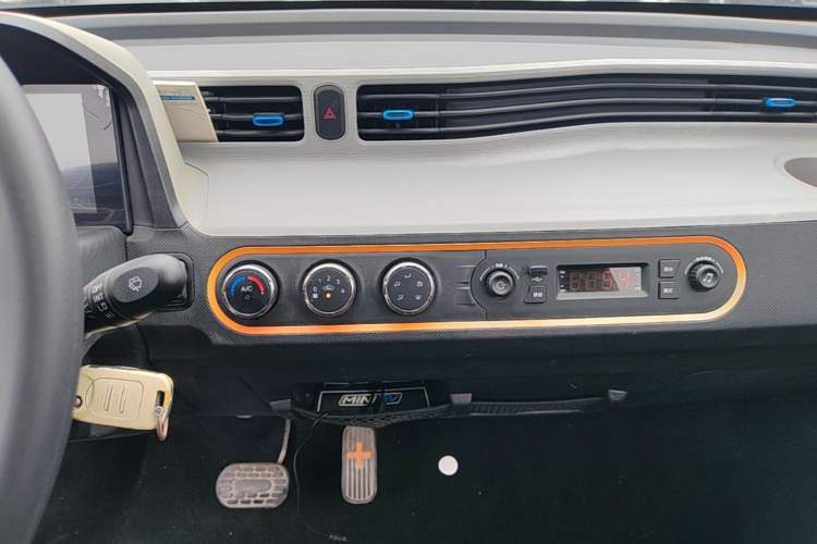Used Wuling Hongguang MINIEV 2020 Enjoy Edition Lithium-Ion Battery Audio And AC Panel