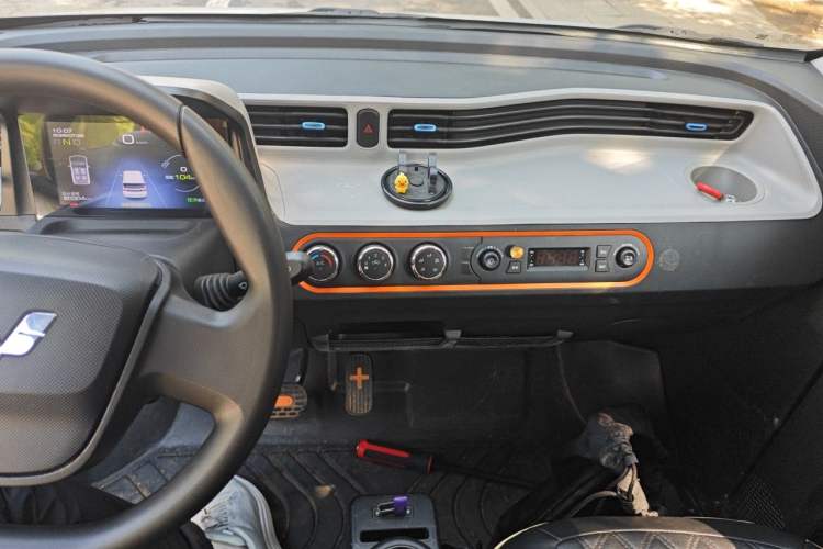 Used Wuling Hongguang MINIEV 2020 Freedom Version Lithium Iron Phosphate Audio And AC Panel