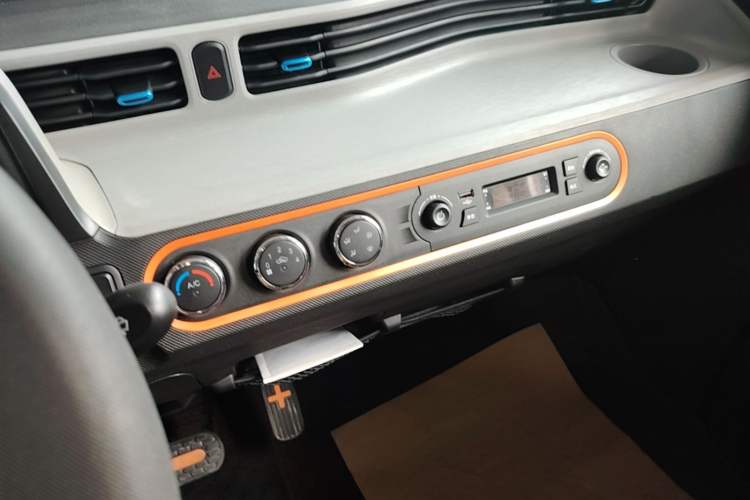 Used Wuling Hongguang MINIEV 2020 Freedom Version Lithium Iron Phosphate Audio And AC Panel