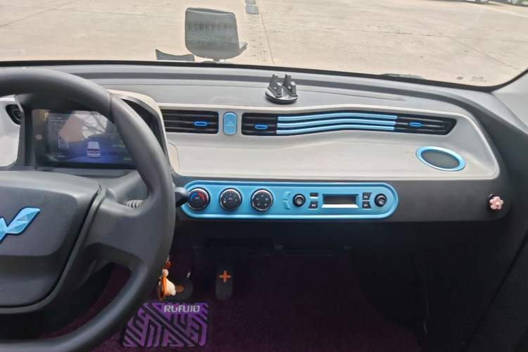 Used Wuling Hongguang MINIEV 2020 Enjoy Edition Lithium-Ion Battery Audio And AC Panel