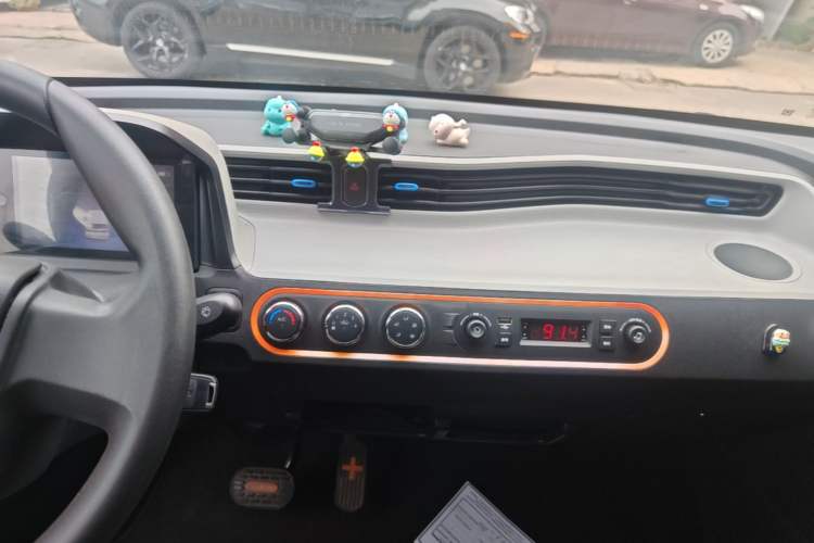 Used Wuling Hongguang MINIEV 2020 Enjoyment Model Lithium Iron Phosphate Audio And AC Panel