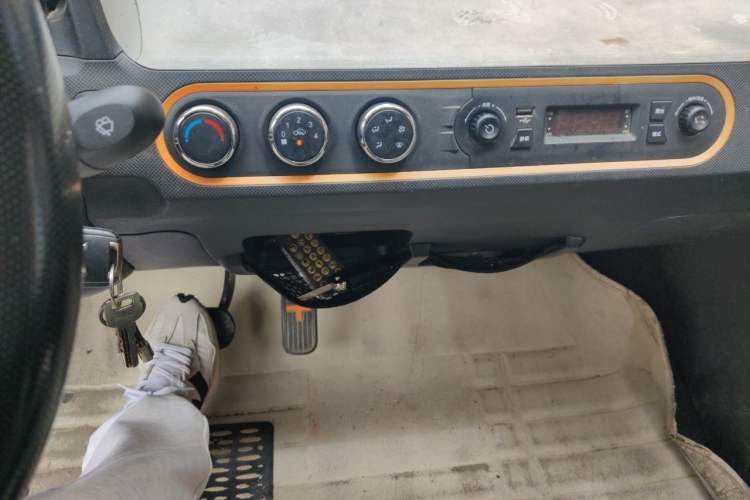 Used Wuling Hongguang MINIEV 2020 Easy Version Lithium-Ion Battery Audio And AC Panel