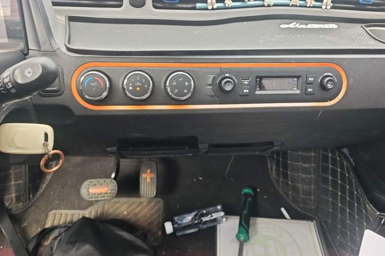 Used Wuling Hongguang MINIEV 2020 Enjoyment Model Lithium Iron Phosphate Audio And AC Panel