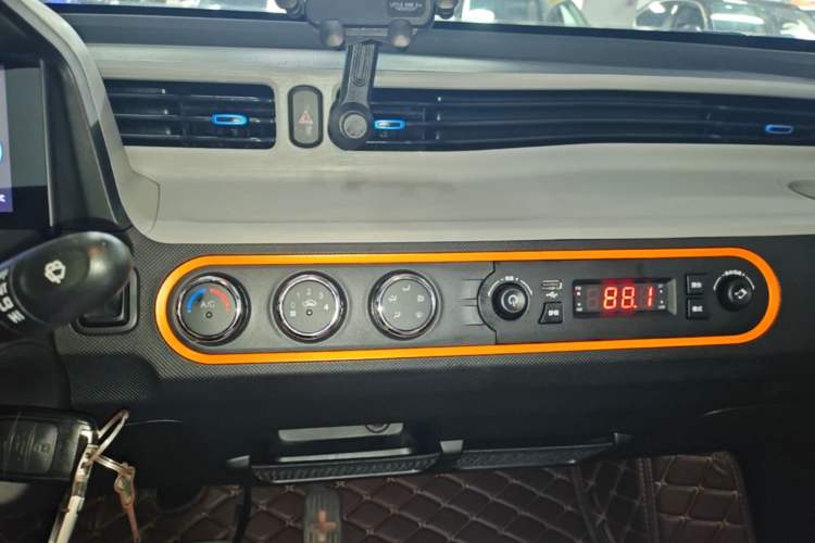 Used Wuling Hongguang MINIEV 2020 Enjoyment Model Lithium Iron Phosphate Audio And AC Panel