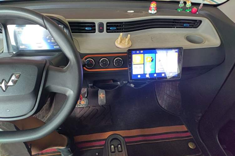 Used Wuling Hongguang MINIEV 2020 Freedom Version Lithium Iron Phosphate Audio And AC Panel
