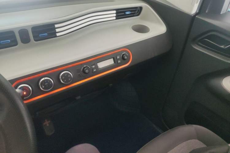 Used Wuling Hongguang MINIEV 2020 Freedom Version Lithium Iron Phosphate Audio And AC Panel