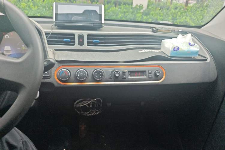 Used Wuling Hongguang MINIEV 2020 Enjoyment Model Lithium Iron Phosphate Audio And AC Panel