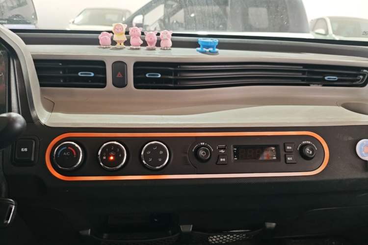 Used Wuling Hongguang MINIEV 2020 Freedom Version Lithium Iron Phosphate Audio And AC Panel