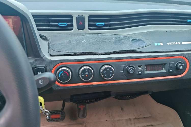 Used Wuling Hongguang MINIEV 2020 Enjoyment Model Lithium Iron Phosphate Audio And AC Panel