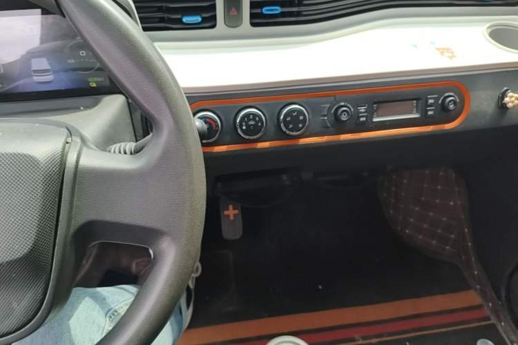 Used Wuling Hongguang MINIEV 2020 Zizai Version Lithium-NMC Audio And AC Panel