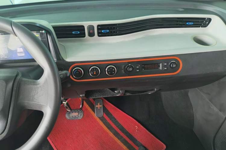 Used Wuling Hongguang MINIEV 2020 Enjoyment Model Lithium Iron Phosphate Audio And AC Panel