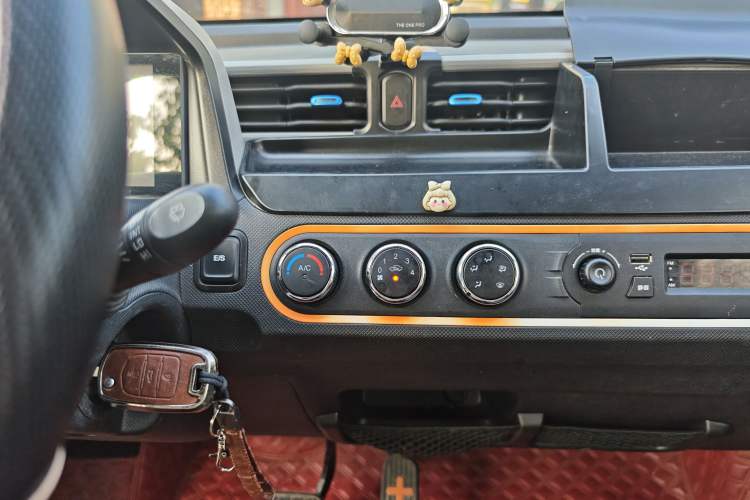 Used Wuling Hongguang MINIEV 2020 Freedom Version Lithium Iron Phosphate Audio And AC Panel