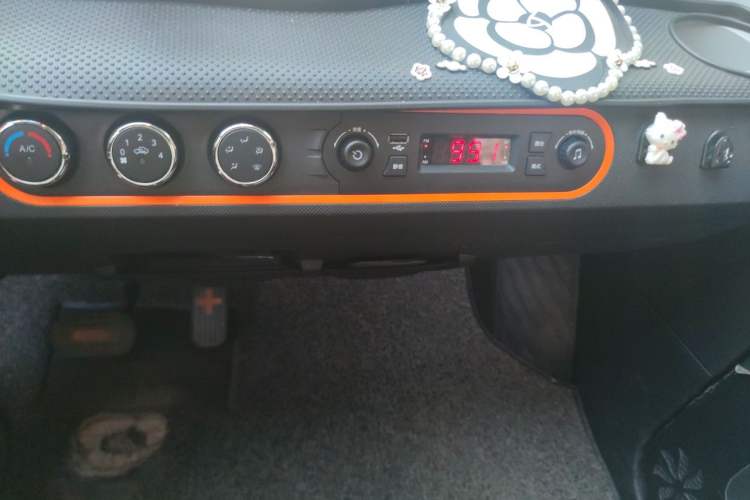 Used Wuling Hongguang MINIEV 2020 Enjoyment Model Lithium Iron Phosphate Audio And AC Panel