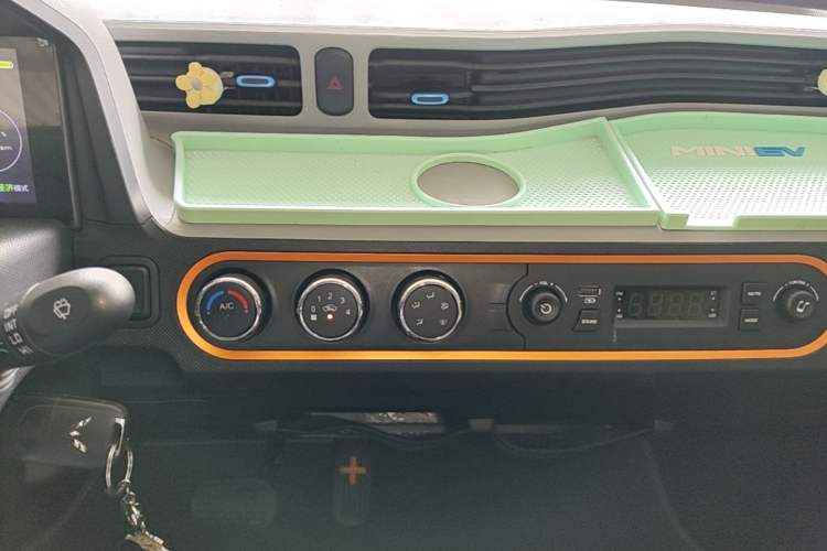 Used Wuling Hongguang MINIEV 2020 Enjoy Edition Lithium-Ion Battery Audio And AC Panel