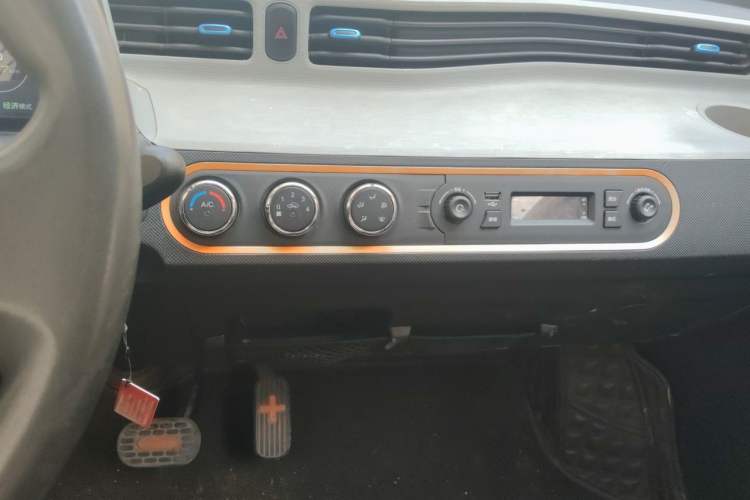 Used Wuling Hongguang MINIEV 2020 Freedom Version Lithium Iron Phosphate Audio And AC Panel