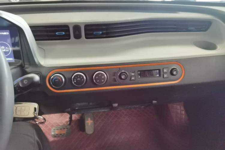 Used Wuling Hongguang MINIEV 2020 Enjoyment Model Lithium Iron Phosphate Audio And AC Panel