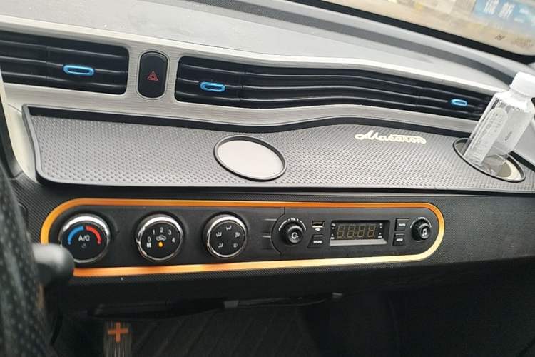 Used Wuling Hongguang MINIEV 2020 Enjoy Edition Lithium-Ion Battery Audio And AC Panel