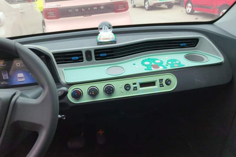 Used Wuling Hongguang MINIEV 2020 Freedom Version Lithium Iron Phosphate Audio And AC Panel