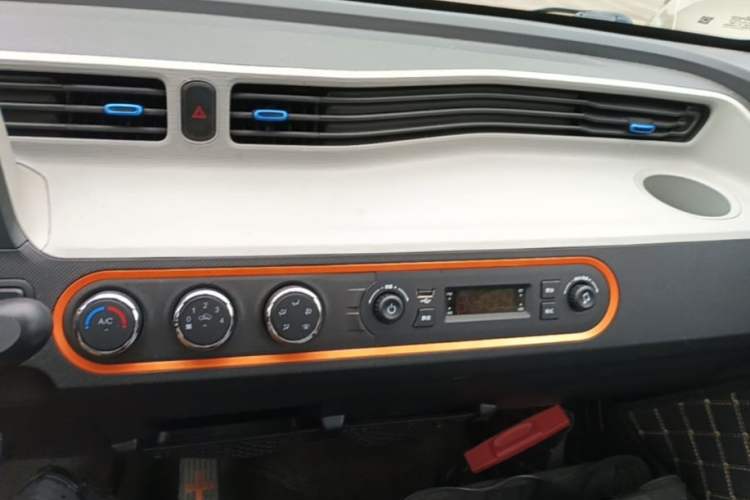 Used Wuling Hongguang MINIEV 2020 Freedom Version Lithium Iron Phosphate Audio And AC Panel