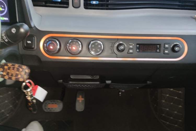 Used Wuling Hongguang MINIEV 2020 Enjoyment Model Lithium Iron Phosphate Audio And AC Panel
