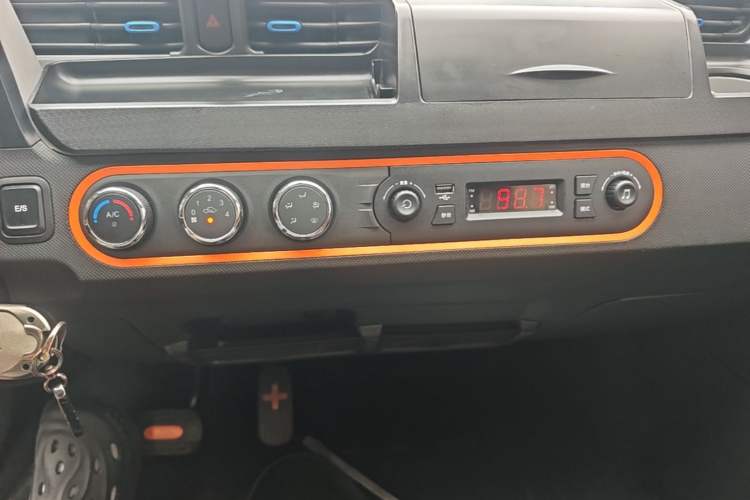 Used Wuling Hongguang MINIEV 2020 Enjoy Edition Lithium-Ion Battery Audio And AC Panel