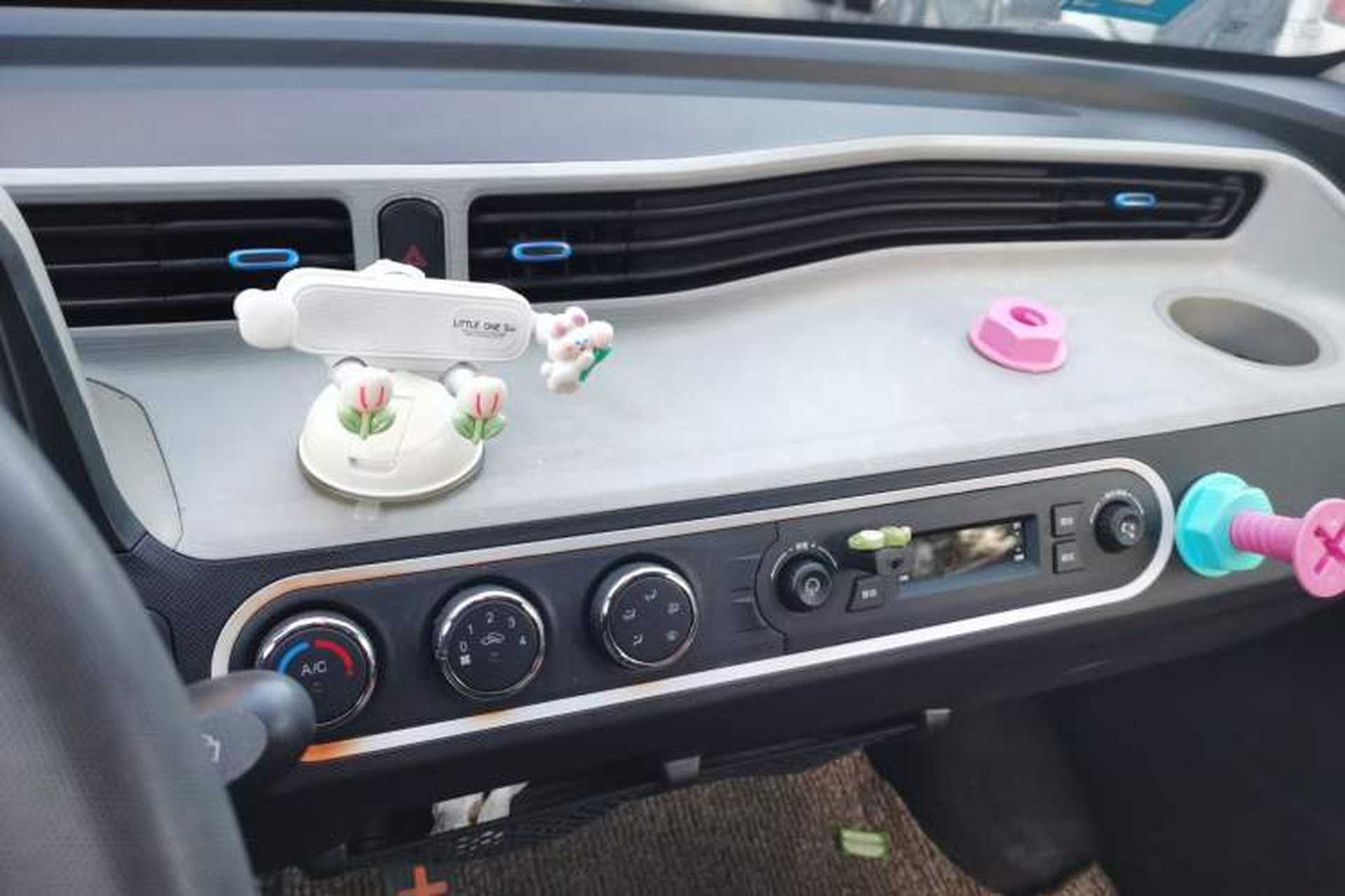 Used Wuling Hongguang MINIEV 2020 Easy Version Lithium-Ion Battery Audio And AC Panel