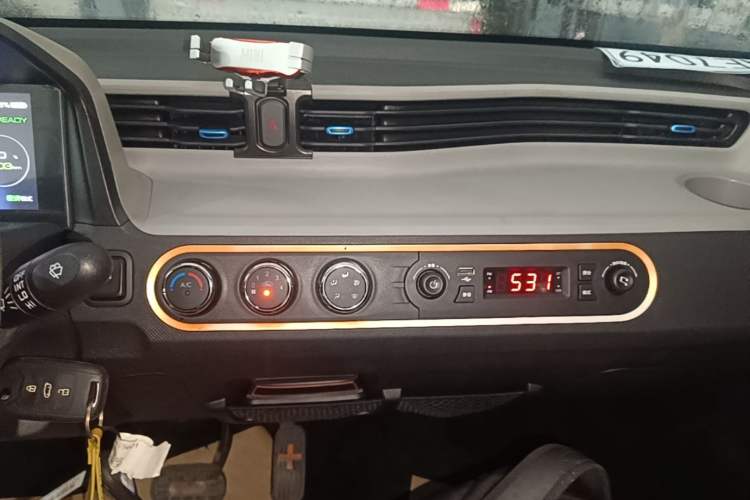 Used Wuling Hongguang MINIEV 2020 Freedom Version Lithium Iron Phosphate Audio And AC Panel