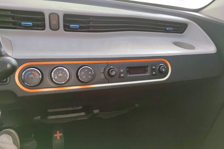 Used Wuling Hongguang MINIEV 2020 Enjoy Edition Lithium-Ion Battery Audio And AC Panel