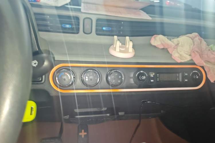 Used Wuling Hongguang MINIEV 2020 Zizai Version Lithium-NMC Audio And AC Panel