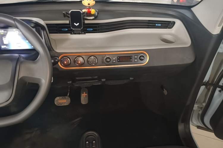 Used Wuling Hongguang MINIEV 2020 Enjoyment Model Lithium Iron Phosphate Audio And AC Panel