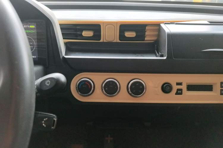 Used Wuling Hongguang MINIEV 2020 Freedom Version Lithium Iron Phosphate Audio And AC Panel