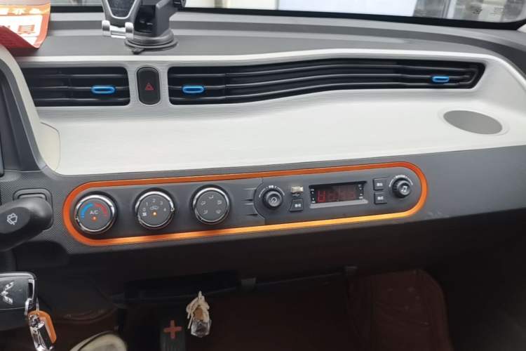 Used Wuling Hongguang MINIEV 2020 Enjoyment Model Lithium Iron Phosphate Audio And AC Panel