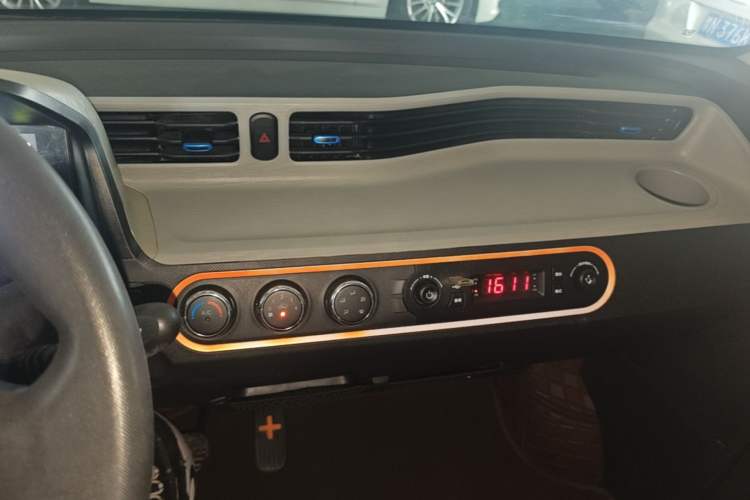 Used Wuling Hongguang MINIEV 2020 Freedom Version Lithium Iron Phosphate Audio And AC Panel