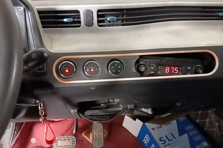 Used Wuling Hongguang MINIEV 2020 Zizai Version Lithium-NMC Audio And AC Panel