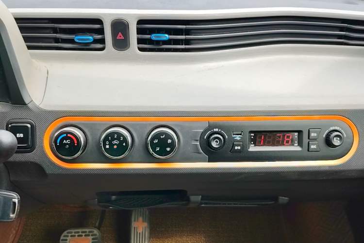 Used Wuling Hongguang MINIEV 2020 Freedom Version Lithium Iron Phosphate Audio And AC Panel